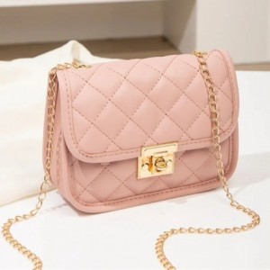 "Sac Losange Brodé Femme: Pratique et Chic pour Toutes Occasions"